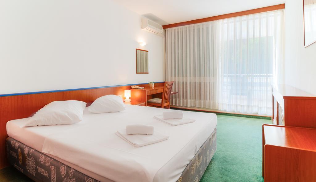 Hotel Amfora Rabac Exterior photo