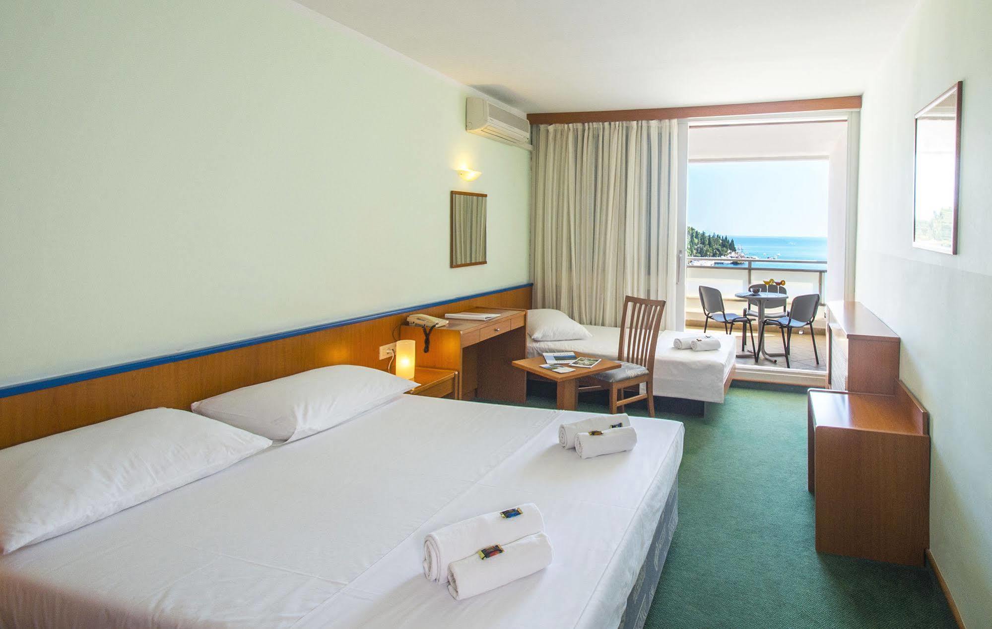 Hotel Amfora Rabac Exterior photo